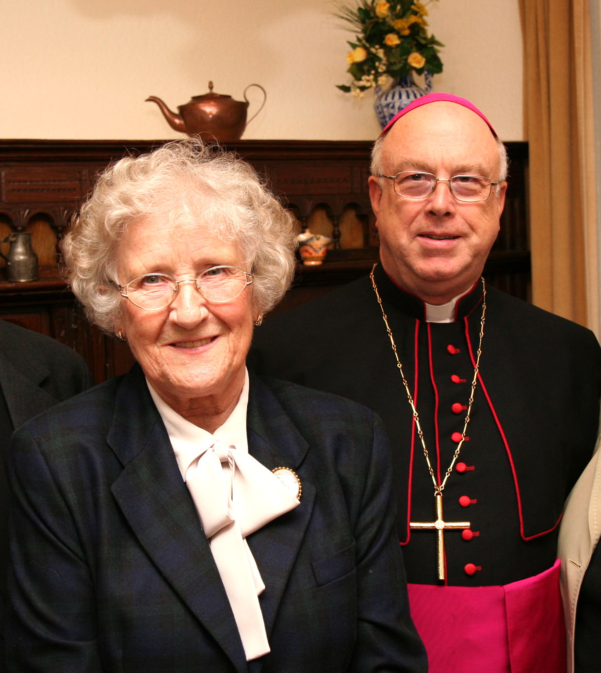 2007 im Elternhaus Stock mit Erzbischof Hans-Josef Becker
